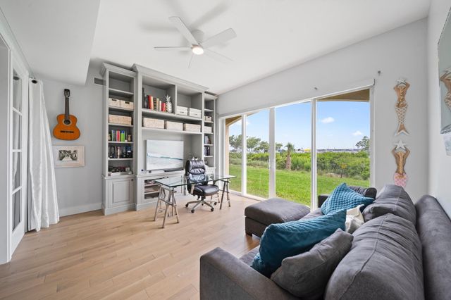 34 Harbour Isle Drive 105, Fort Pierce, FL 34949