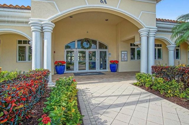 34 Harbour Isle Drive 105, Fort Pierce, FL 34949