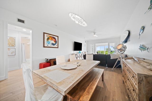 34 Harbour Isle Drive 105, Fort Pierce, FL 34949