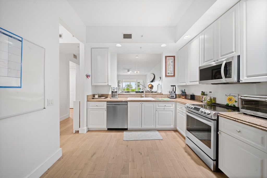 34 Harbour Isle Drive 105, Fort Pierce, FL 34949