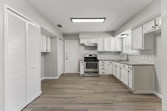 5143 Village Row, San Antonio, TX 78218