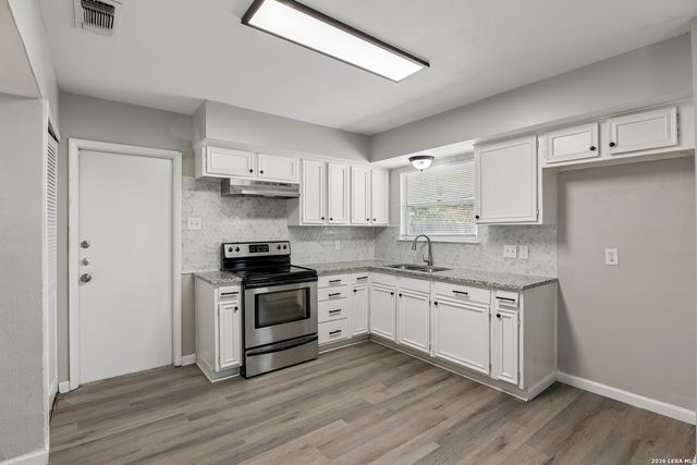 5143 Village Row, San Antonio, TX 78218