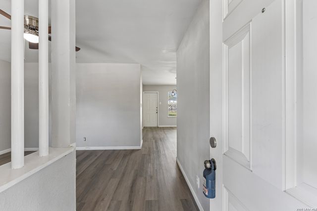 5143 Village Row, San Antonio, TX 78218