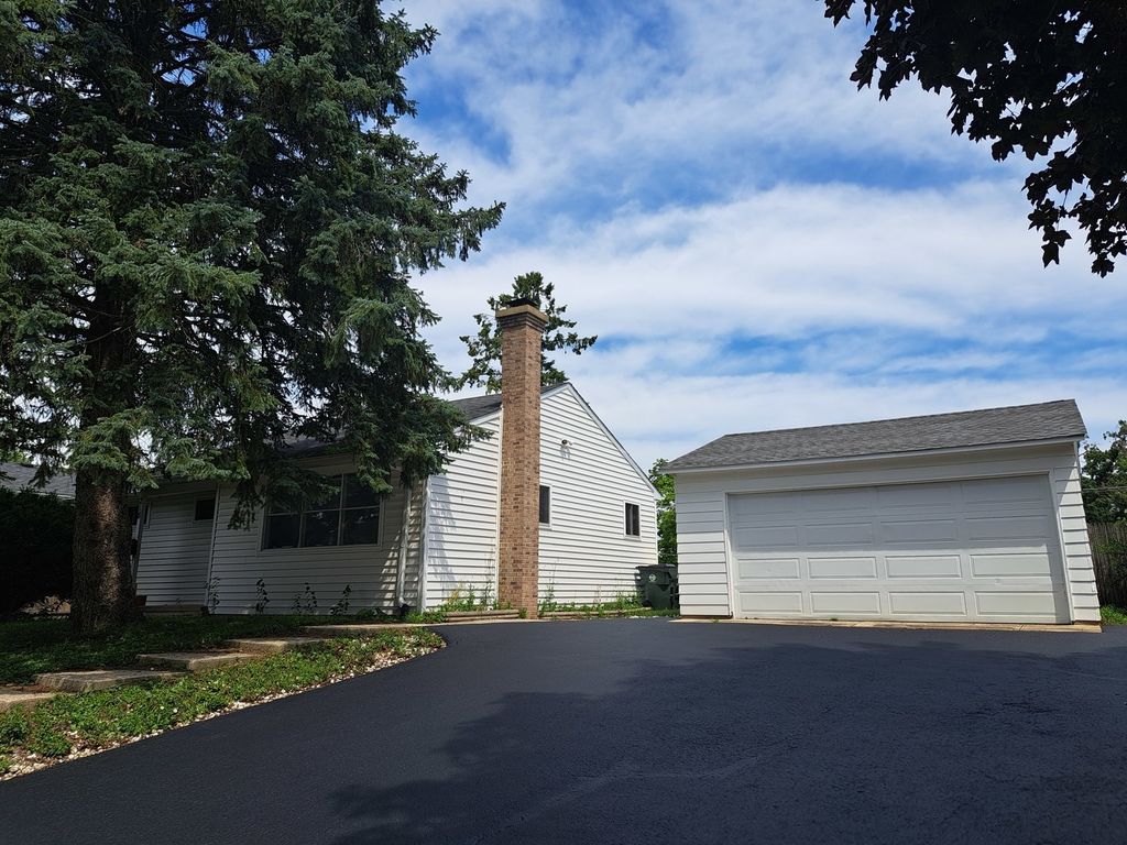 218 Wellington Avenue, Mundelein, IL 60060