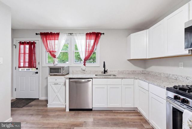 16 VALLEY DR, Pine Hill, NJ 08021