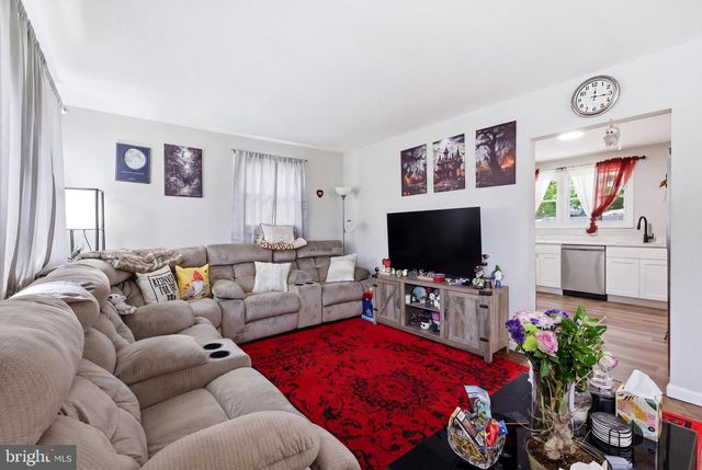 16 VALLEY DR, Pine Hill, NJ 08021
