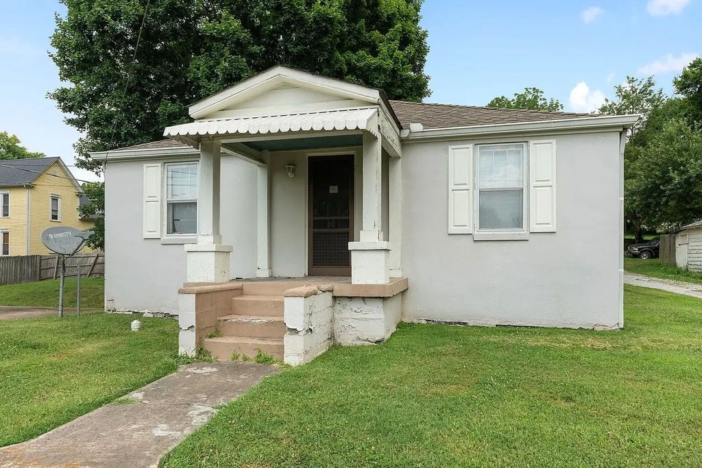 702 Richard St, Springfield, TN 37172