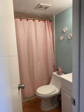 1801 S Treasure Dr 414, North Bay Village, FL 33141