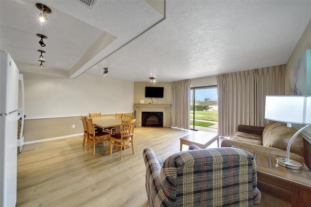 1000 April Sound Boulevard, Conroe, TX 77356