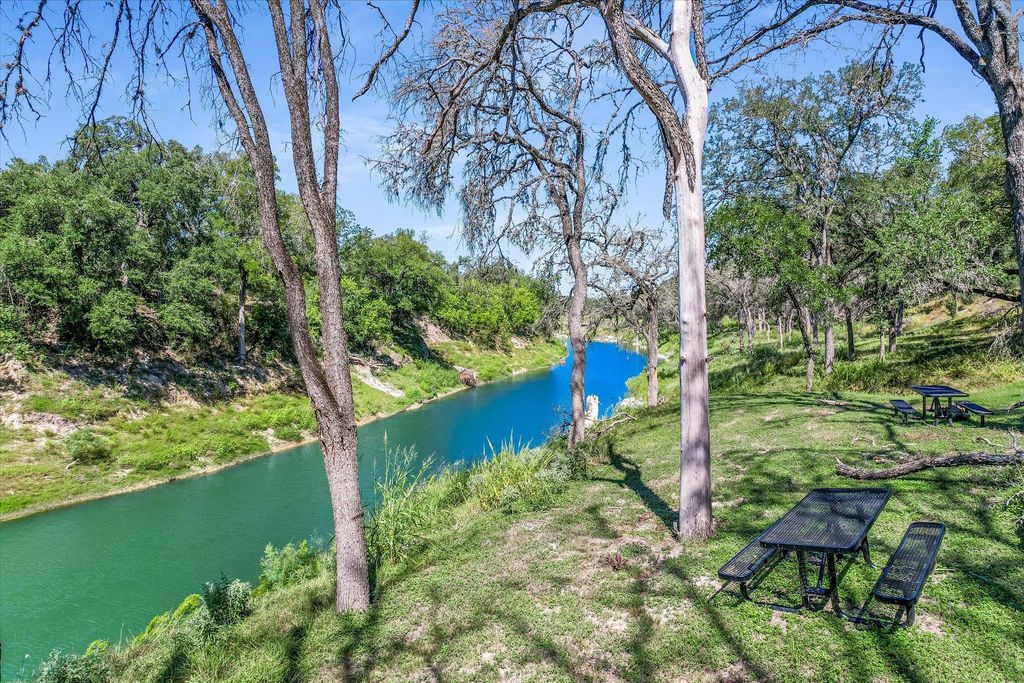 2038 Paradise PKWY, Canyon Lake, TX 78133