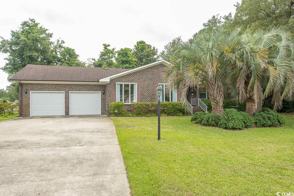 18 Pine Valley Ln., Surfside Beach, SC 29575