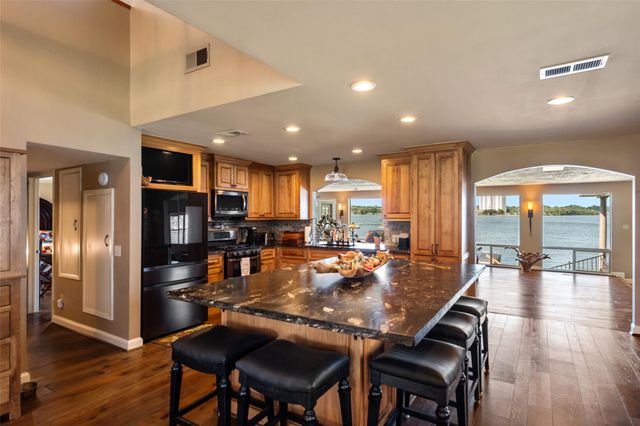 1034 Lake View Drive, Montgomery, TX 77356