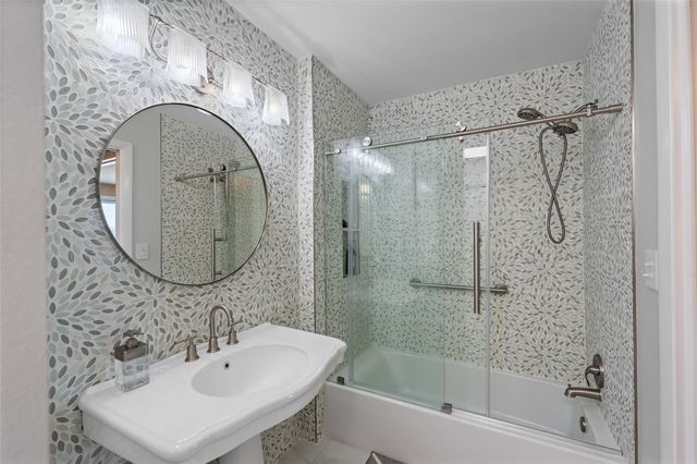 1034 Lake View Drive, Montgomery, TX 77356