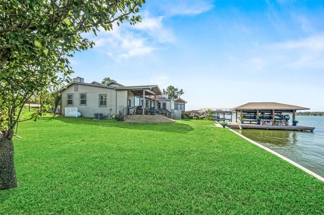 1034 Lake View Drive, Montgomery, TX 77356