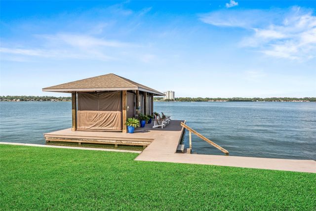 1034 Lake View Drive, Montgomery, TX 77356