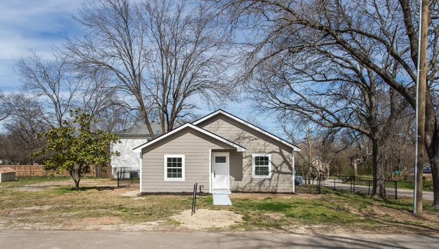 300 S 3rd Street, Bonham, TX 75418