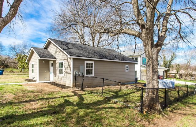 300 S 3rd Street, Bonham, TX 75418