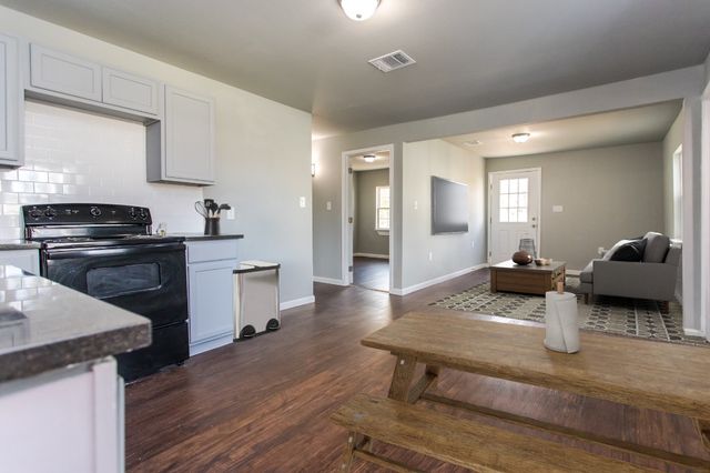 300 S 3rd Street, Bonham, TX 75418