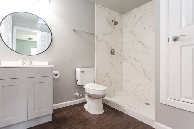 300 S 3rd Street, Bonham, TX 75418