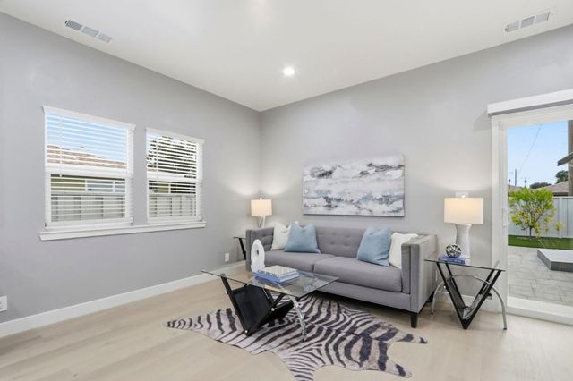 2121 Francis Avenue, Santa Clara, CA 95051