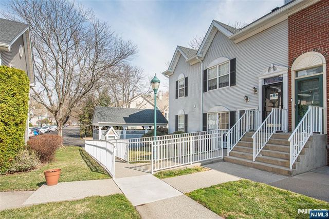 1060 Chedworth Circle, Mahwah, NJ 07430