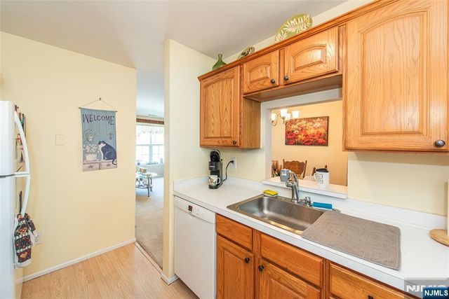 1060 Chedworth Circle, Mahwah, NJ 07430