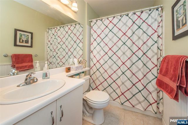 1060 Chedworth Circle, Mahwah, NJ 07430