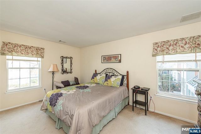 1060 Chedworth Circle, Mahwah, NJ 07430