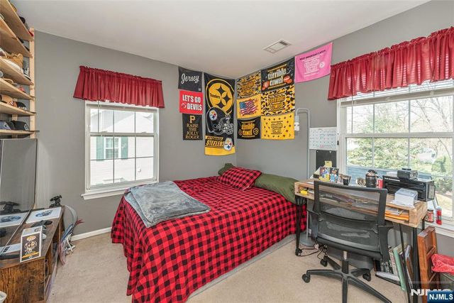 1060 Chedworth Circle, Mahwah, NJ 07430