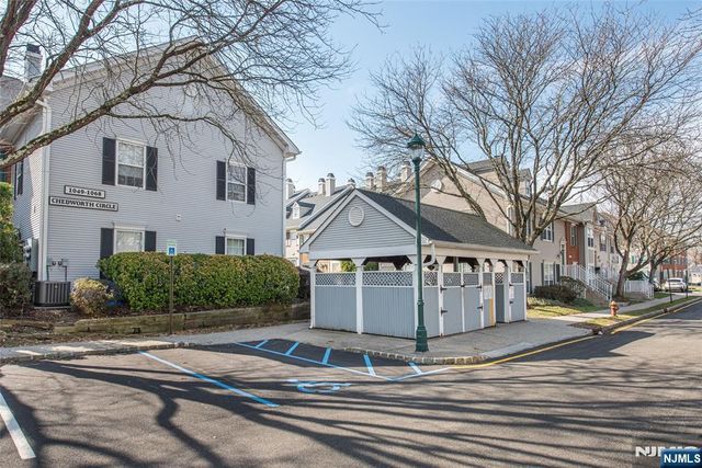 1060 Chedworth Circle, Mahwah, NJ 07430