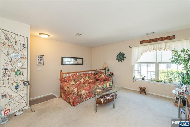 1060 Chedworth Circle, Mahwah, NJ 07430
