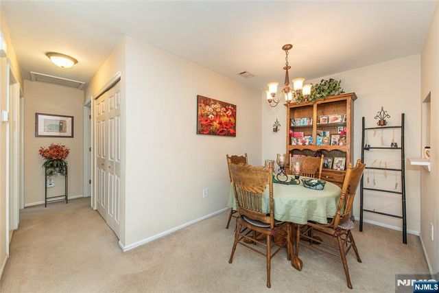 1060 Chedworth Circle, Mahwah, NJ 07430