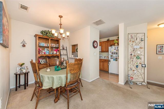 1060 Chedworth Circle, Mahwah, NJ 07430