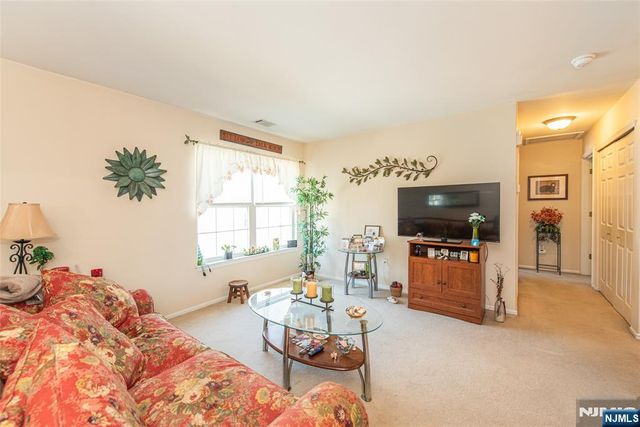 1060 Chedworth Circle, Mahwah, NJ 07430