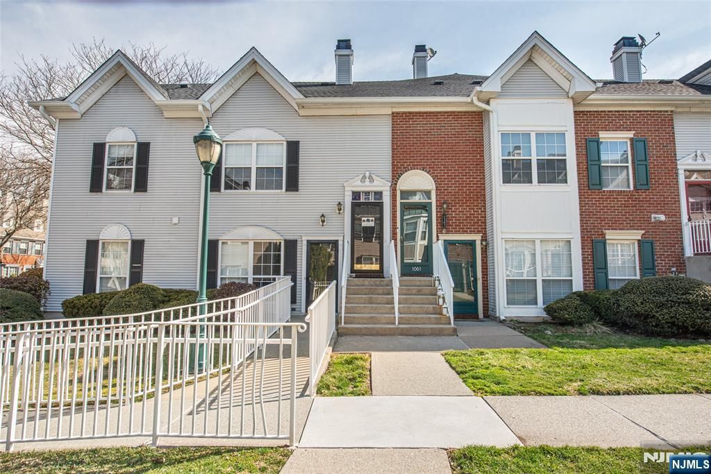 1060 Chedworth Circle, Mahwah, NJ 07430