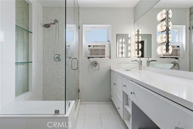 23440 Collins Street, Woodland Hills (los Angeles), CA 91367