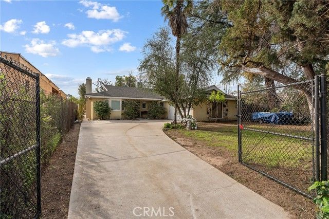 23440 Collins Street, Woodland Hills (los Angeles), CA 91367