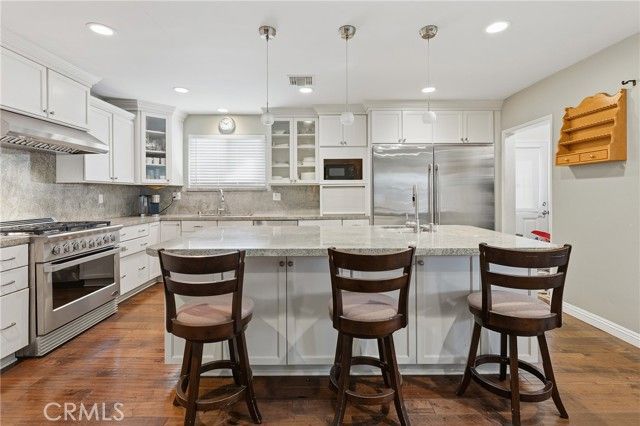 23440 Collins Street, Woodland Hills (los Angeles), CA 91367