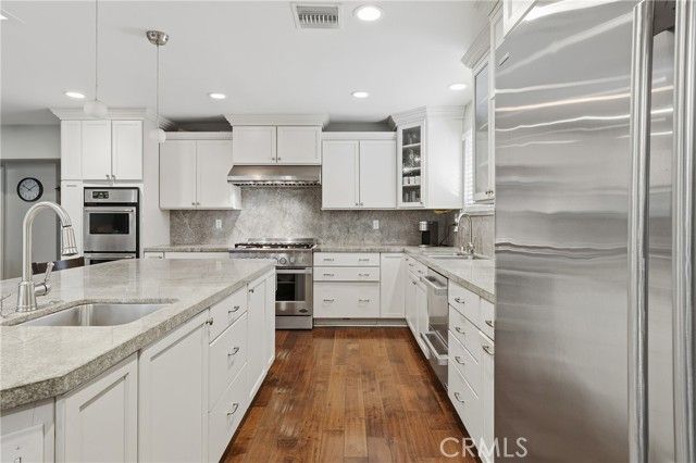 23440 Collins Street, Woodland Hills (los Angeles), CA 91367