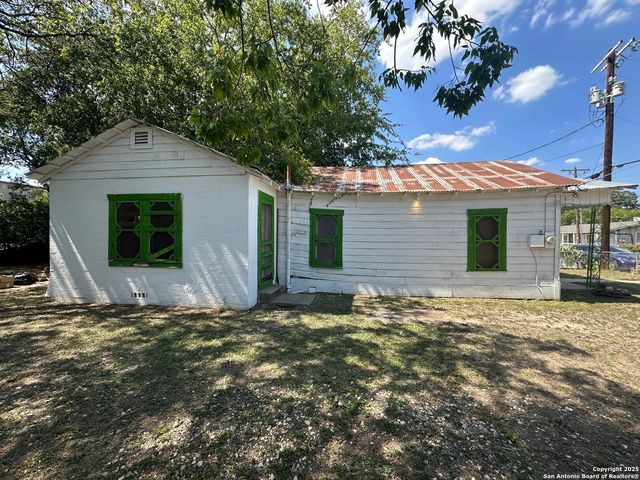 310 E Lachapelle, San Antonio, TX 78204