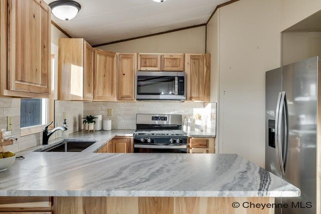 2400 HELEN AVE, Cheyenne, WY 82009