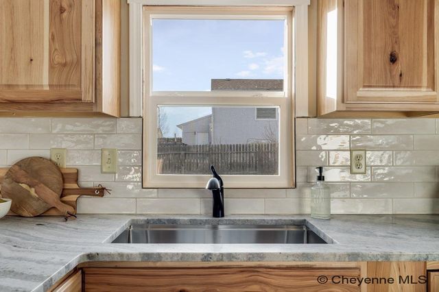 2400 HELEN AVE, Cheyenne, WY 82009