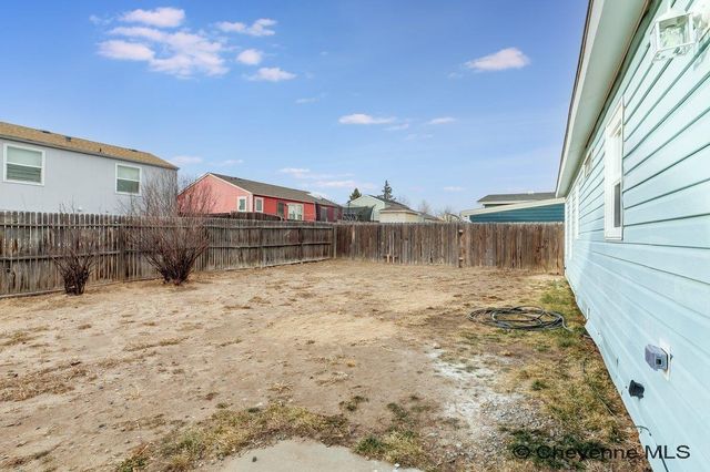2400 HELEN AVE, Cheyenne, WY 82009