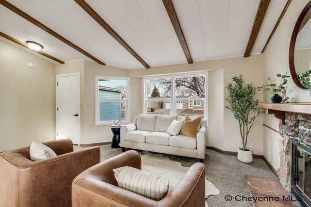 2400 HELEN AVE, Cheyenne, WY 82009