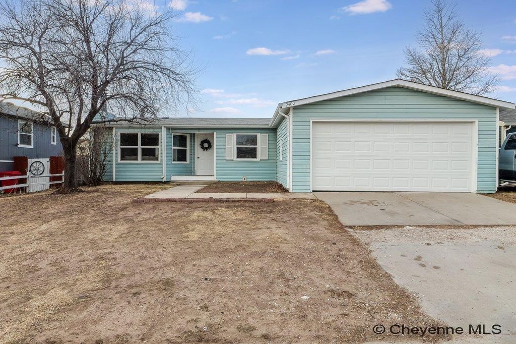 2400 HELEN AVE, Cheyenne, WY 82009