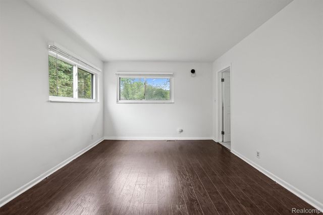 11215 Chippewa Drive, Warren, MI 48093
