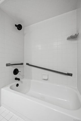 11215 Chippewa Drive, Warren, MI 48093