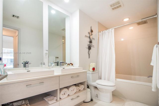 55 SW 9th St 3802, Miami, FL 33130