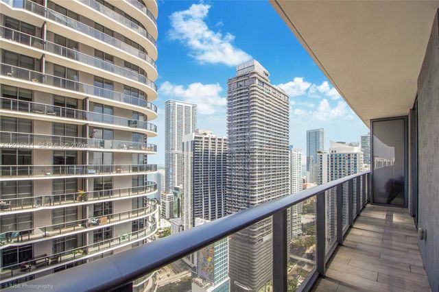 55 SW 9th St 3802, Miami, FL 33130