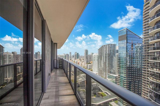 55 SW 9th St 3802, Miami, FL 33130